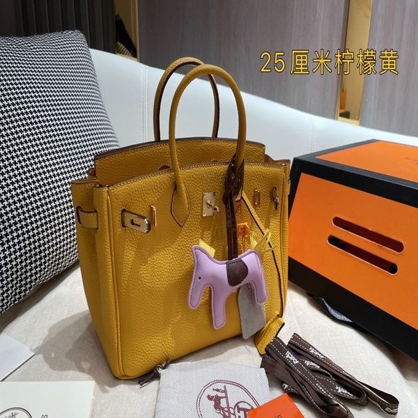 wholesale platinum bag silk scarf big autumn and winter european american fashion women's single shoulder messenger luxuryss designerss
wholesale platinum bag silk scarf big autumn and winter european american fashion women's single shoulder messenger luxuryss designerss