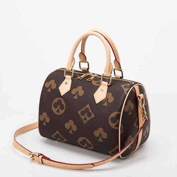 handbag women's 2022 fashion boston pillow bag classic printed portable one shoulder messenger, Black;red
handbag women's 2022 fashion boston pillow bag classic printed portable one shoulder messenger, Black;red