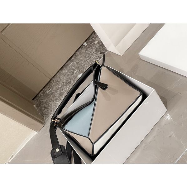 luojia handbag luxurys hanggeometric business commuting fashion one messenger simple atmosphere women'srhuv
luojia handbag luxurys hanggeometric business commuting fashion one messenger simple atmosphere women'srhuv