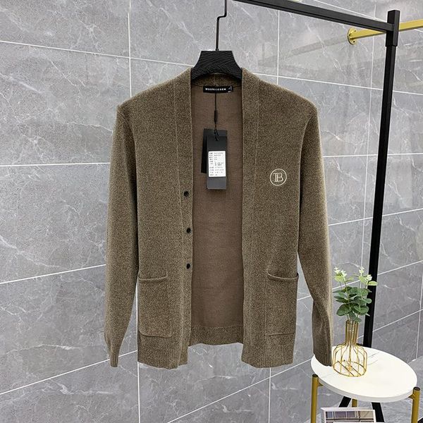 men's sweaters 2021 man luxury winter gentlemen embroidered letters knit casual cardigans asian plug size #a287, White;black
men's sweaters 2021 man luxury winter gentlemen embroidered letters knit casual cardigans asian plug size #a287, White;black