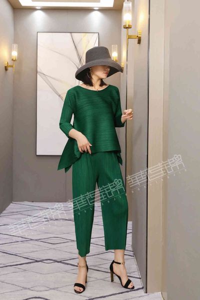 dresses miyake fold fashion suits three quarter t-shirt points straight pants two-piece green suit, White
dresses miyake fold fashion suits three quarter t-shirt points straight pants two-piece green suit, White