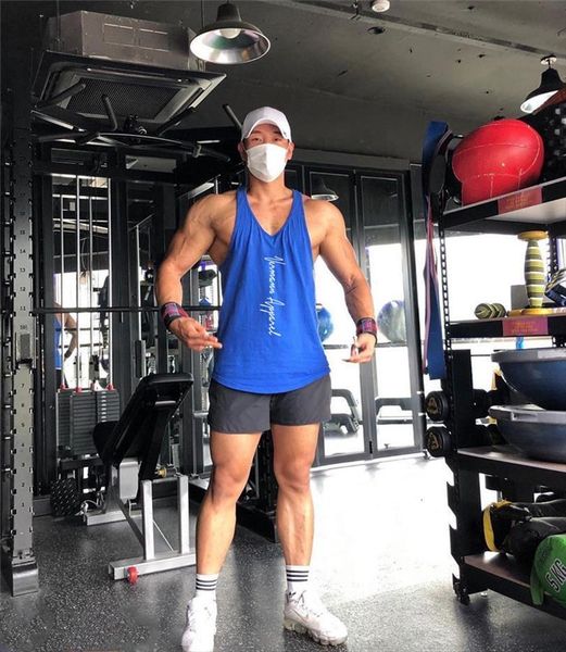 bodybuilding cotton tank gyms fitness workout sleeveless shirt clothes casual stringer singlet male summer vest, White;black
bodybuilding cotton tank gyms fitness workout sleeveless shirt clothes casual stringer singlet male summer vest, White;black