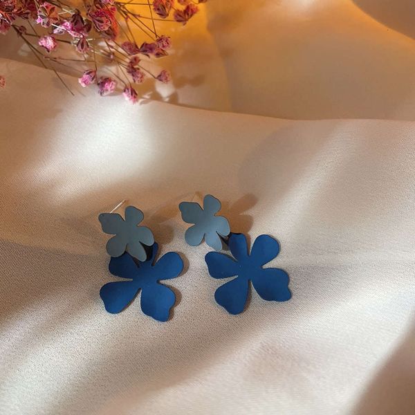 s925 silver needle korean style candy flower female minority sweet girl earrings, Black
s925 silver needle korean style candy flower female minority sweet girl earrings, Black