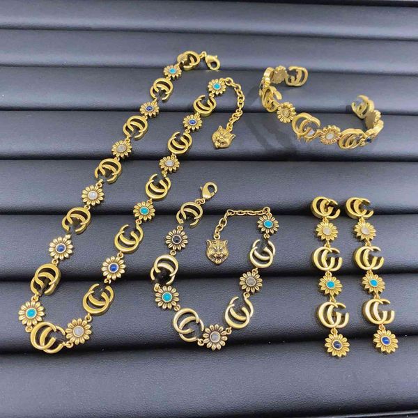 design jewelry the same small daisy necklace, bracelet, earring, new double turquoise set, Golden
design jewelry the same small daisy necklace, bracelet, earring, new double turquoise set, Golden