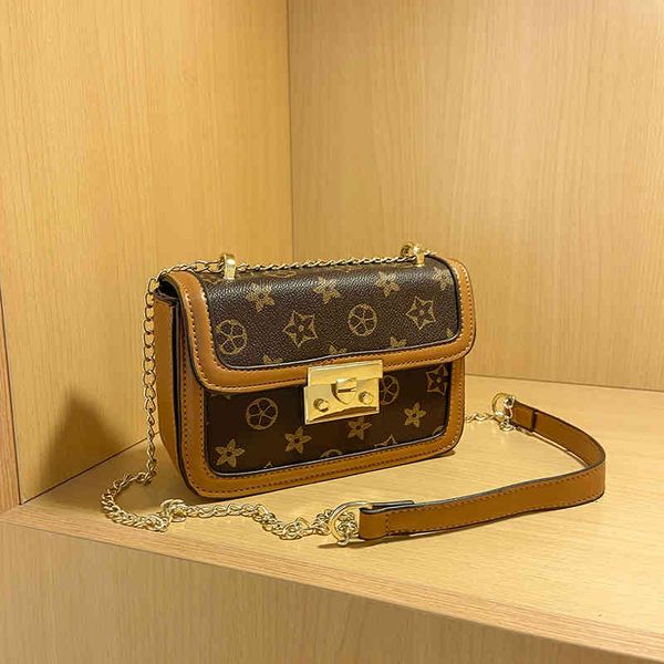 60% off female new fashion chain one shoulder messenger bag fashion versatile printed small square bag
60% off female new fashion chain one shoulder messenger bag fashion versatile printed small square bag