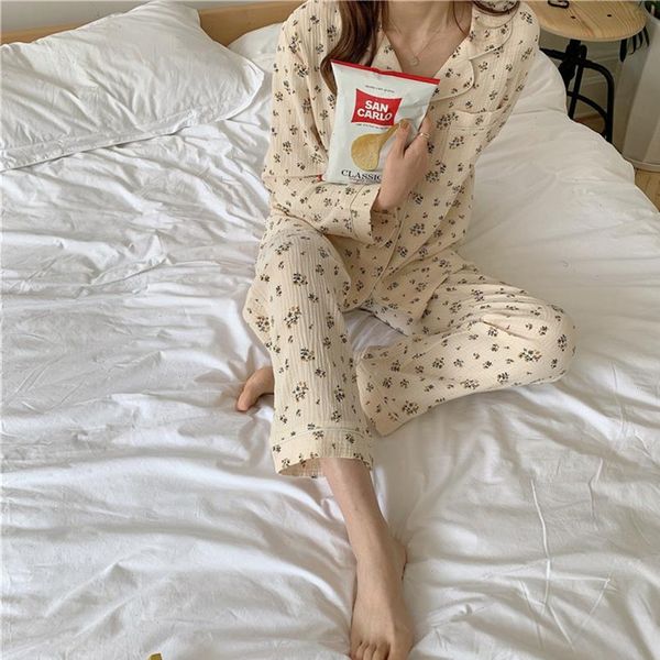 autumn winter crepe cotton two womens sleepwears piece set pajamas pants home floral print vintage y106, Black;red
autumn winter crepe cotton two womens sleepwears piece set pajamas pants home floral print vintage y106, Black;red