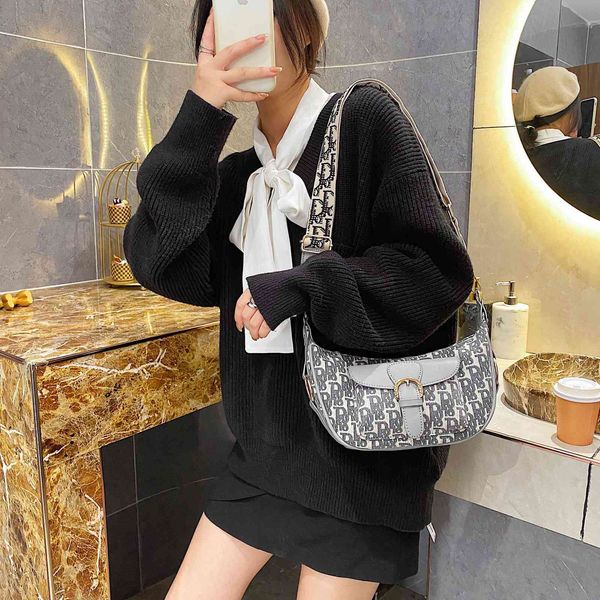 luxury quality korean fashion foreign style oblique span single shoulder bag canvas dumpling bag
luxury quality korean fashion foreign style oblique span single shoulder bag canvas dumpling bag