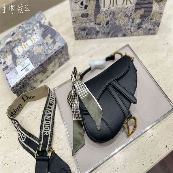 factory palmprint saddle bag women's bag canvas embroidery star same one shoulder cross carry on luxuryss designerss yw
factory palmprint saddle bag women's bag canvas embroidery star same one shoulder cross carry on luxuryss designerss yw