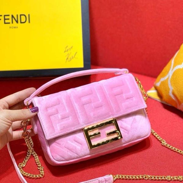 the latest bag in 2021, the star's single shoulder messenger handbag, meets girl's heart zly zly
the latest bag in 2021, the star's single shoulder messenger handbag, meets girl's heart zly zly