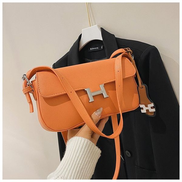 70% s early autumn new one shoulder messenger texture solid color underarm street accessory bag
70% s early autumn new one shoulder messenger texture solid color underarm street accessory bag