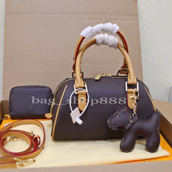 high-quality designer bags ladies handbag pillow bag coin purse pendant three-in-one flower classic multi-function large capacity 01
high-quality designer bags ladies handbag pillow bag coin purse pendant three-in-one flower classic multi-function large capacity 01