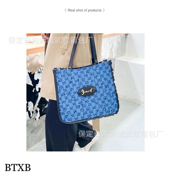 70% off exclusive and winter new fashion small shopping bag tote luxury three color options
70% off exclusive and winter new fashion small shopping bag tote luxury three color options
