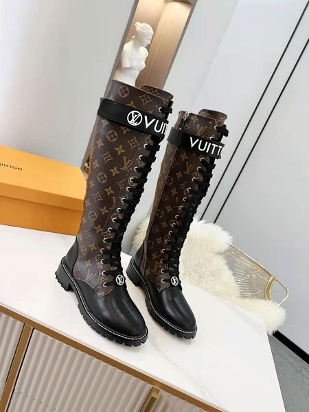 21ss fashion autumn winter designer boots woman leather knee high knight shoes metal buckle round heels women boot, Black
21ss fashion autumn winter designer boots woman leather knee high knight shoes metal buckle round heels women boot, Black