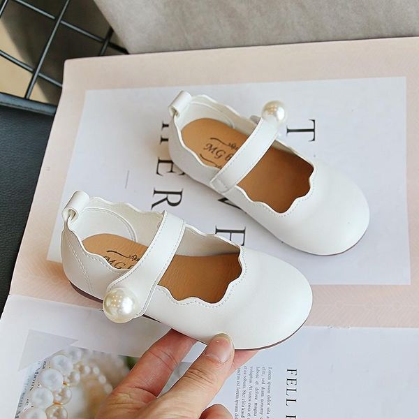 flat shoes korean style sweet girls anti-skid pearl 1-6 years old kids soft leather princess t20n05ls-22, Black;grey
flat shoes korean style sweet girls anti-skid pearl 1-6 years old kids soft leather princess t20n05ls-22, Black;grey