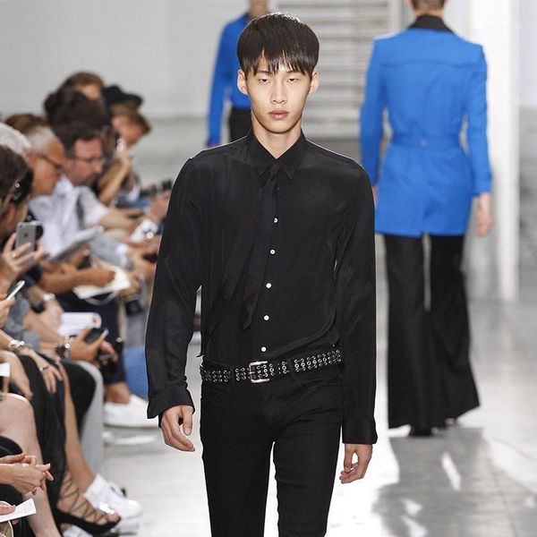 men's dress shirts spring and autumn small pointed collar black long-sleeved shirt youth fashion trend runway, White;black
men's dress shirts spring and autumn small pointed collar black long-sleeved shirt youth fashion trend runway, White;black