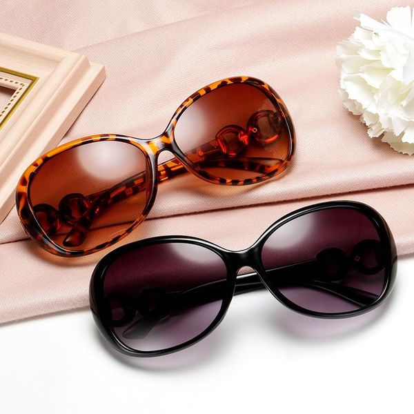sunglasses vintage ladies women's retro shades summer fashion designer uv400 with glasses case oversized, White;black
sunglasses vintage ladies women's retro shades summer fashion designer uv400 with glasses case oversized, White;black