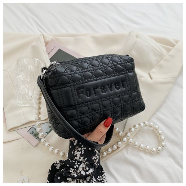design jewelry net red armpit new french single shoulder pearl hand fashion popular messenger women's bag
design jewelry net red armpit new french single shoulder pearl hand fashion popular messenger women's bag
