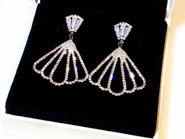 fashion luxury designer super sparkling diamond zircon pendant chandelier dangle stud earring for women girls silver gold
fashion luxury designer super sparkling diamond zircon pendant chandelier dangle stud earring for women girls silver gold