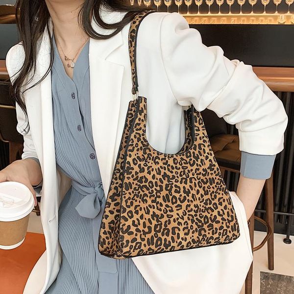 evening bags leopard pattern design women shoulder 2021 winter fashion classic handbags and purses ladies trend hand bag axillary
evening bags leopard pattern design women shoulder 2021 winter fashion classic handbags and purses ladies trend hand bag axillary