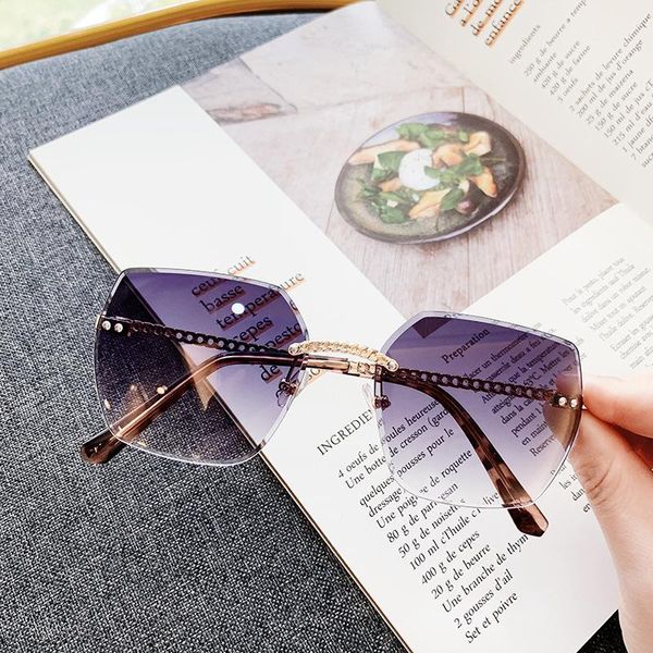 sunglasses fashionfashion exquisite oversized trendy rimless women for uv400 fda ce test, White;black
sunglasses fashionfashion exquisite oversized trendy rimless women for uv400 fda ce test, White;black