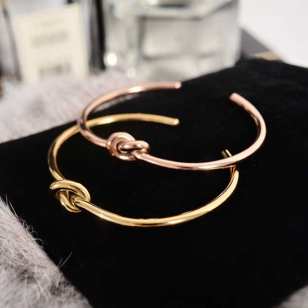 yun ruo 2019 new arrival chic fashion knot lovers bangle rose gold color titanium steel jewelry woman birthday gift never fade q0719, Black
yun ruo 2019 new arrival chic fashion knot lovers bangle rose gold color titanium steel jewelry woman birthday gift never fade q0719, Black