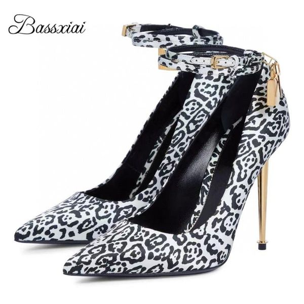 dress shoes novelty metal locked decor women pumps sharp high heels pointed toe studded buckle real leather party woman, Black
dress shoes novelty metal locked decor women pumps sharp high heels pointed toe studded buckle real leather party woman, Black