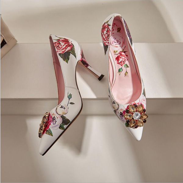 sandals 2021 women's pumps retro ladies high heels shoes rhinestones flowers rose print slip autumn sweet party wedding female lbn, Black
sandals 2021 women's pumps retro ladies high heels shoes rhinestones flowers rose print slip autumn sweet party wedding female lbn, Black