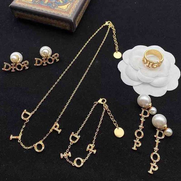 2022 latest factory wholesale color diamond necklace female clavicle chain light luxury minority design sense net red letter pearl earrings, Golden
2022 latest factory wholesale color diamond necklace female clavicle chain light luxury minority design sense net red letter pearl earrings, Golden