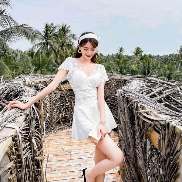 one piece swimsuit women's skirt style show thin lace splicing cover meat conservative black fairy style swimming spring, White;black
one piece swimsuit women's skirt style show thin lace splicing cover meat conservative black fairy style swimming spring, White;black