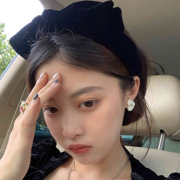 barrettes hairpin korean version 2021 versatile small fragrance thickened golden velvet double-layer big butterfly hair hoop, Golden;silver
barrettes hairpin korean version 2021 versatile small fragrance thickened golden velvet double-layer big butterfly hair hoop, Golden;silver