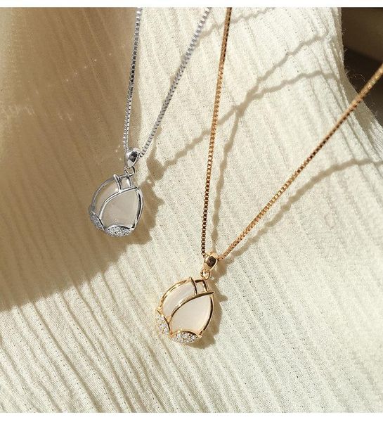 flower cat's eye necklace women's design sense fashion light luxury clavicle chain net red french high-level pendant necklaces, Silver
flower cat's eye necklace women's design sense fashion light luxury clavicle chain net red french high-level pendant necklaces, Silver