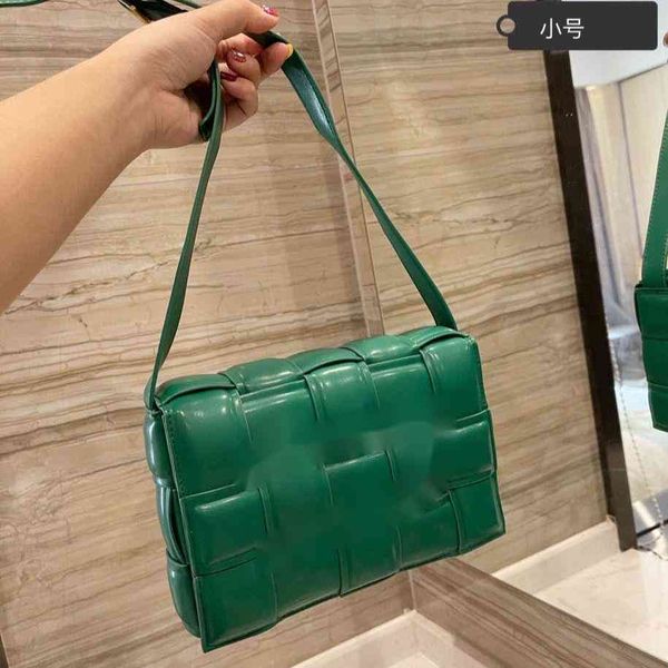 factory outlet luxury handbags and storage bags 2021 new woven oil wax leather women's bag
factory outlet luxury handbags and storage bags 2021 new woven oil wax leather women's bag