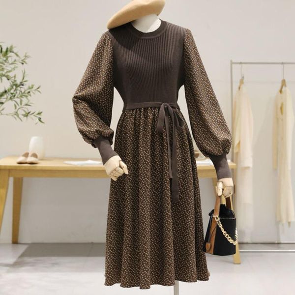 2021 spring autumn women dresses knitted patchwork corduroy floral elegant vintage lady party long robe casual, Black;gray
2021 spring autumn women dresses knitted patchwork corduroy floral elegant vintage lady party long robe casual, Black;gray