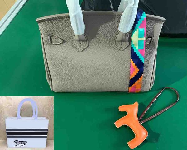 luxurys handbag fashion womens bag purse designers totes genuine messenger sac shoulder crossbody handbags cowhide constance hand bags
luxurys handbag fashion womens bag purse designers totes genuine messenger sac shoulder crossbody handbags cowhide constance hand bags