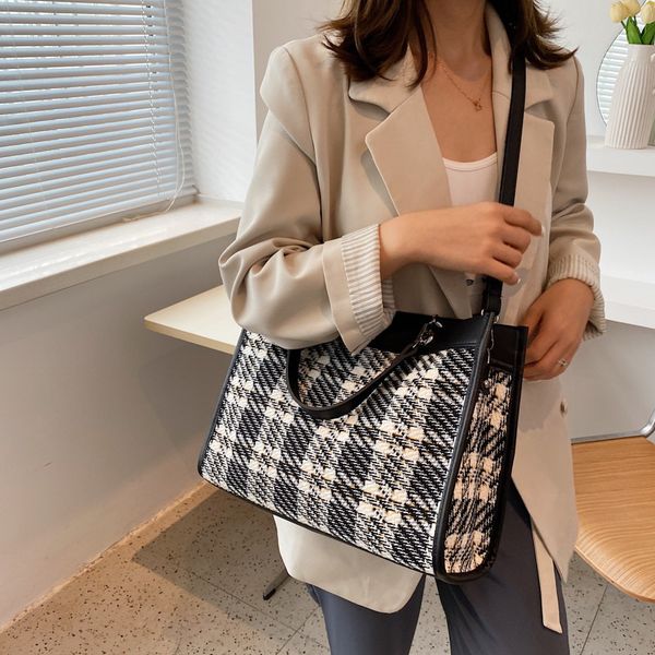 outlet online 70% off sale 2021 new fashion bag simple large capacity woven hand single shoulder diagonal lattice
outlet online 70% off sale 2021 new fashion bag simple large capacity woven hand single shoulder diagonal lattice