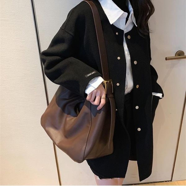 evening bags luxury designer handbag suede ladies bag 2021 trend single shoulder solid color buckle messenger korean style totes
evening bags luxury designer handbag suede ladies bag 2021 trend single shoulder solid color buckle messenger korean style totes