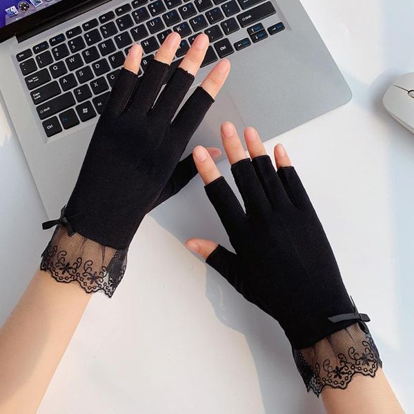 five fingers gloves cycling fashion anti-uv summer driving lady half finger thin flower lace mitten, Blue;gray
five fingers gloves cycling fashion anti-uv summer driving lady half finger thin flower lace mitten, Blue;gray