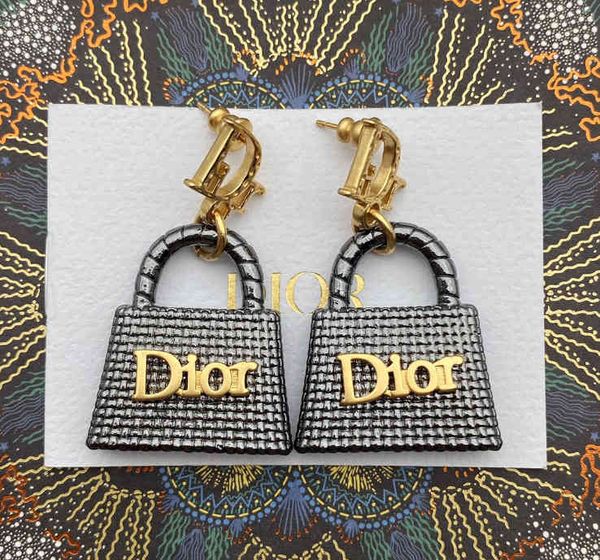 backs earrings d family's 2021 do letter bag champagne golden gun color mixed 925 silver needle, White
backs earrings d family's 2021 do letter bag champagne golden gun color mixed 925 silver needle, White