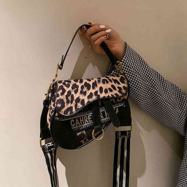 2022 factory wholesale new direct ins women's print one shoulder portable messenger atmosphere armpit saddle
2022 factory wholesale new direct ins women's print one shoulder portable messenger atmosphere armpit saddle