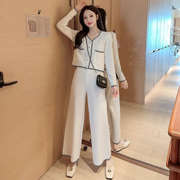 women's two piece pants 2021 women spring casual loose set female knitted v-neck long sleeve cardigan + wide leg pant suit lady vintage, White
women's two piece pants 2021 women spring casual loose set female knitted v-neck long sleeve cardigan + wide leg pant suit lady vintage, White