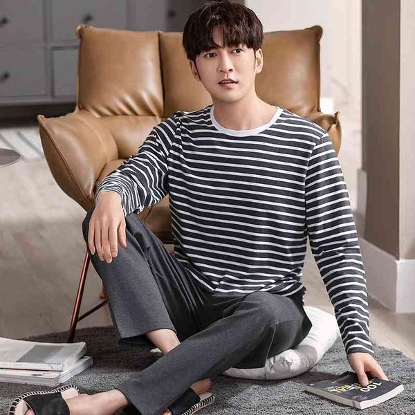 2021 autumn pajamas men's long sleeved spring and winter cotton all lycra home clothes two-piece suit, White;black
2021 autumn pajamas men's long sleeved spring and winter cotton all lycra home clothes two-piece suit, White;black