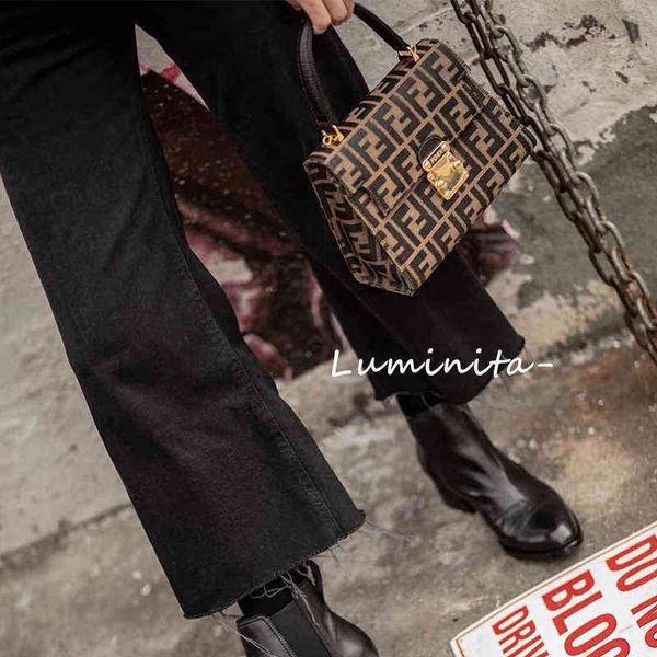 2021 new ff printed shoulder bag 100 fashion chain messenger lao hua portable small square female hand handbag zly
2021 new ff printed shoulder bag 100 fashion chain messenger lao hua portable small square female hand handbag zly