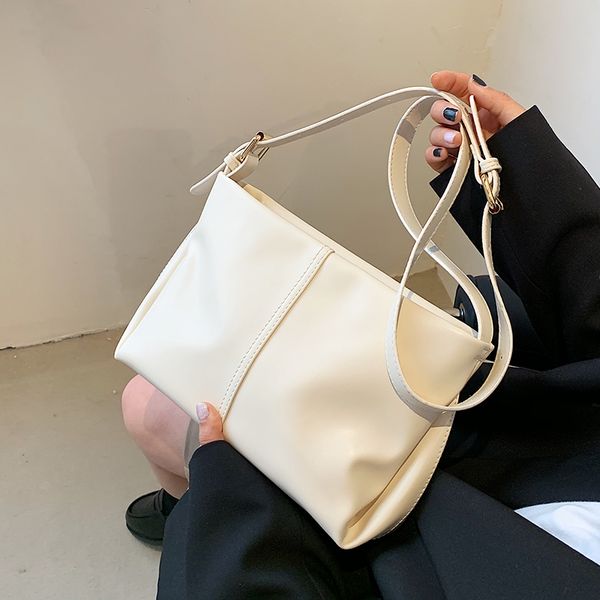 niche design high-end womens bag 2021 new fashion messenger bag underarm bag dual-use square shoulder width 28cm
niche design high-end womens bag 2021 new fashion messenger bag underarm bag dual-use square shoulder width 28cm