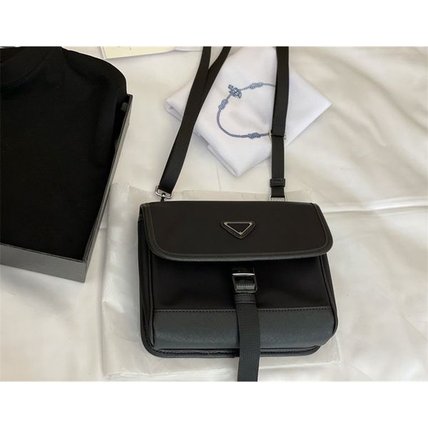 2021 schoolbag buckle nylon black mobile phone men's and wo lovers' small messenger matching luxuryss designerss bag yw
2021 schoolbag buckle nylon black mobile phone men's and wo lovers' small messenger matching luxuryss designerss bag yw