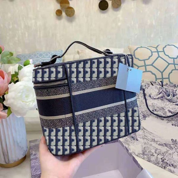 designer dinner bagfashion letter pattern female cosmetic bag large capacity beauty bags 2021 selling handbag with box wholesale discount
designer dinner bagfashion letter pattern female cosmetic bag large capacity beauty bags 2021 selling handbag with box wholesale discount