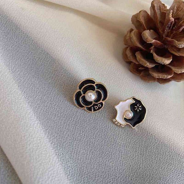 s925 silver needle french court camellia asymmetric black portrait female temperament earrings
s925 silver needle french court camellia asymmetric black portrait female temperament earrings