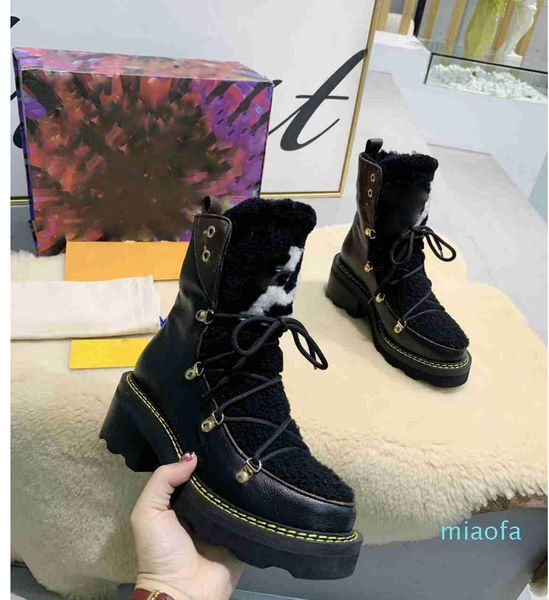 2021 designer beaubourg ankle boots women fashion martin boots wool winter leather outdoor to keep warm size eur 35-42, Black
2021 designer beaubourg ankle boots women fashion martin boots wool winter leather outdoor to keep warm size eur 35-42, Black