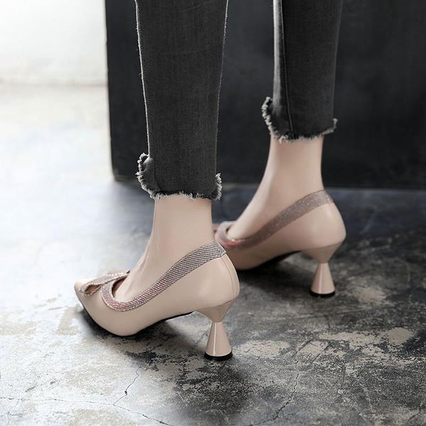 women's shoes 2021 bowknot decorative suede tapered heel large size of single with thick heels and pointed toes dress, Black
women's shoes 2021 bowknot decorative suede tapered heel large size of single with thick heels and pointed toes dress, Black