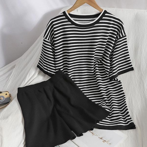 summer mid-length slim color-blocking striped round neck + solid color wild straight shorts knitted two-piece female women's tracksuits, Gray
summer mid-length slim color-blocking striped round neck + solid color wild straight shorts knitted two-piece female women's tracksuits, Gray