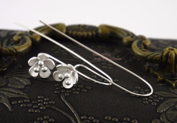 solid sterling silver beautiful little flower drop dangle hook earrings t18 - #31 & chandelier
solid sterling silver beautiful little flower drop dangle hook earrings t18 - #31 & chandelier